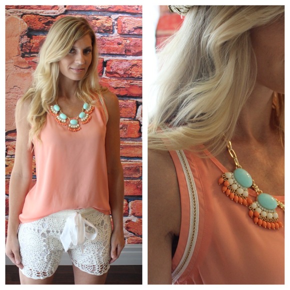 Tops - ⬇️Peach chain embellished chiffon sleeveless top