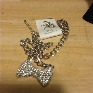 Silver bow tie necklace set