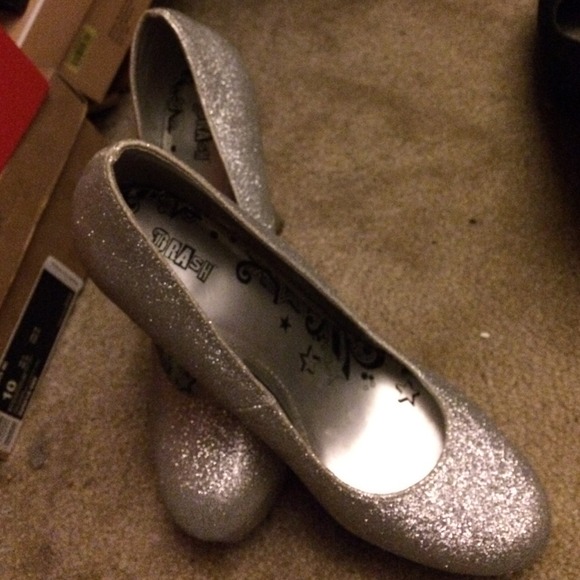 Heels. - Picture 2 of 3
