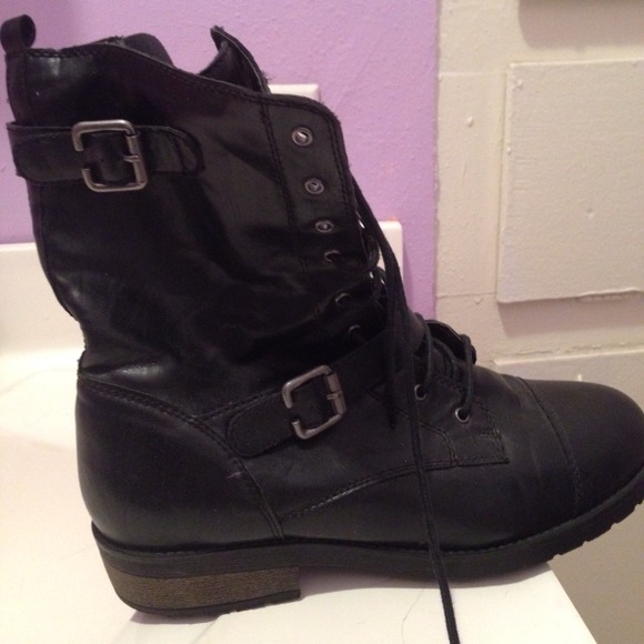 Boots - Picture 2 of 3