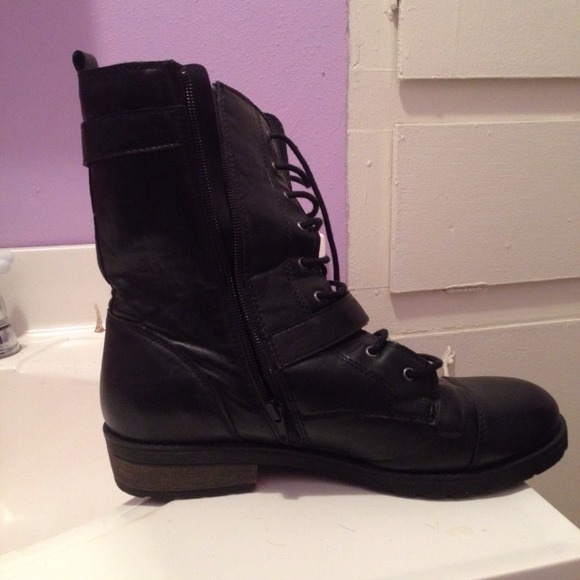 Boots - Picture 3 of 3
