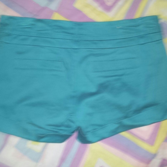 Turquoise cuffed shorts - Picture 2 of 2