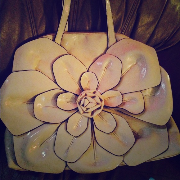Beige leather bag