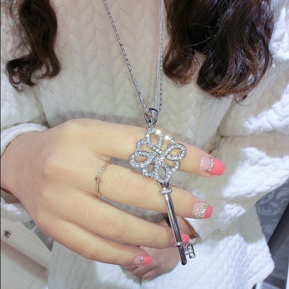 SOLD OUT SOLD OUT SOLD OUT--Crystal Key Necklace