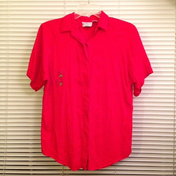 🎉FREE🎉 Red Vintage button up w/ Rose Embroidery