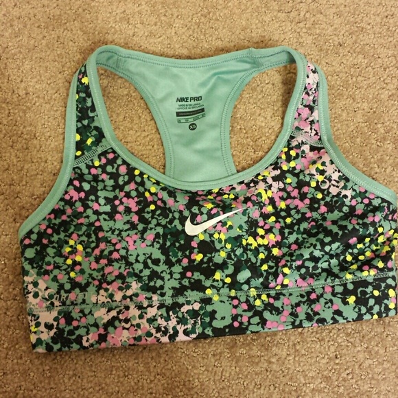 Nike pro sports bra