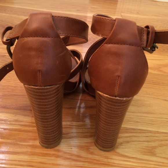 Cute summer heels! - Picture 2 of 4