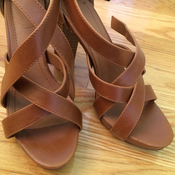 Cute summer heels! - Picture 3 of 4