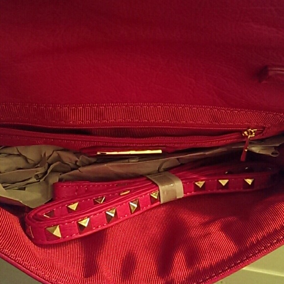 Clutch - Picture 2 of 4