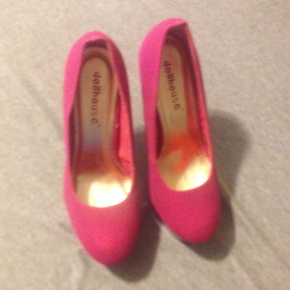 Hot Pink High Heels! - Picture 2 of 3