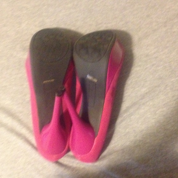 Hot Pink High Heels! - Picture 3 of 3