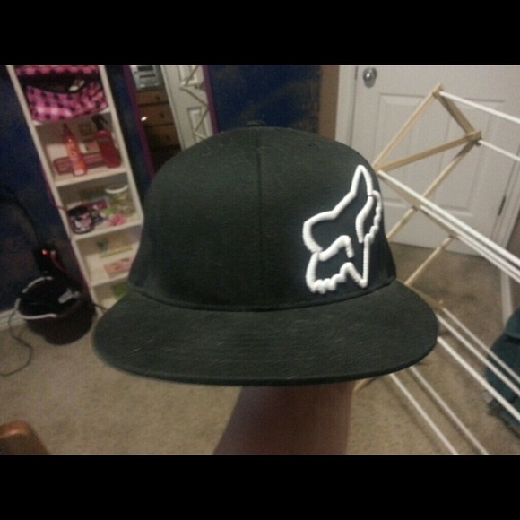 Fox hat never worn - Picture 2 of 3