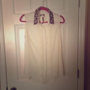 Embellished collar white sleeveless shirt