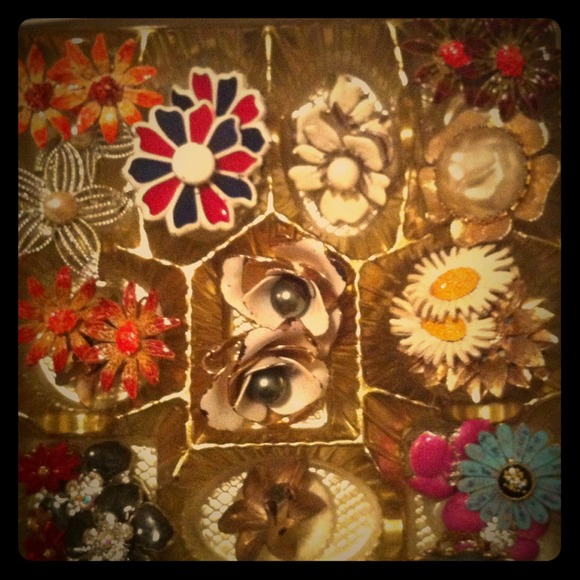 Interested in Vintage Jewelry? I have 1000 pieces