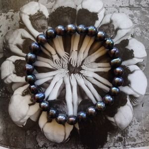 Black freshwater pearl stretch bracelet