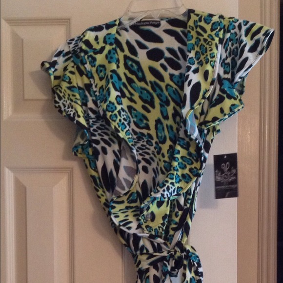 Blue and yellow tie on dress!