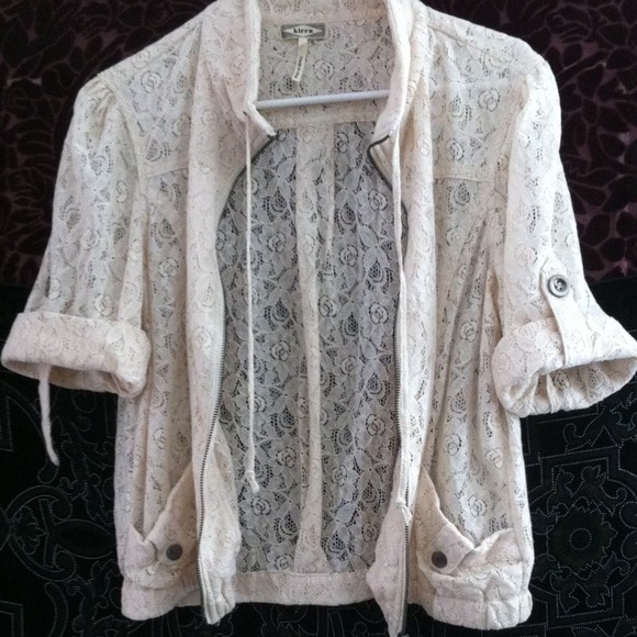 ✨SOLD🌻 Sheer Lace Appliqué jacket - Picture 4 of 4
