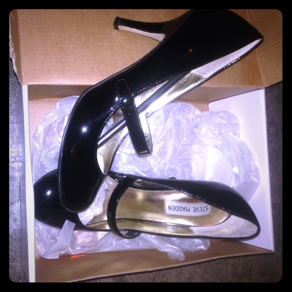 Paten leather black Mary Jane style