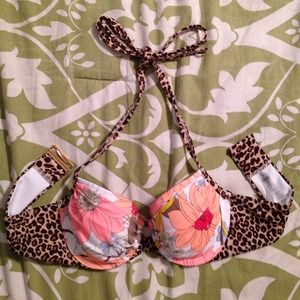 VS New Floral and Cheetah print Bikini Top🎉