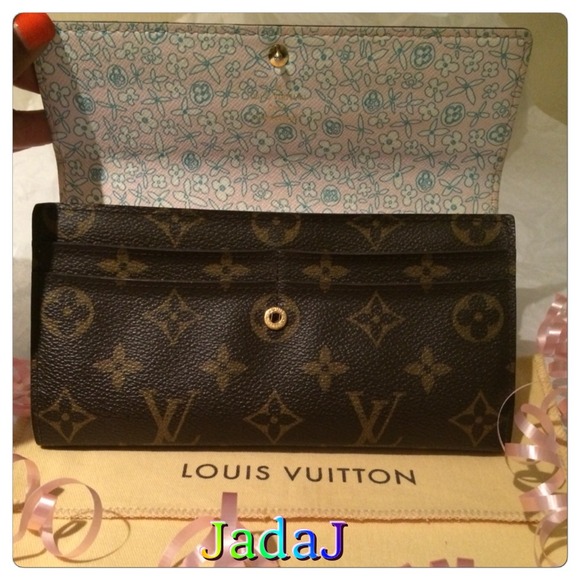 🎉🎊HP 07/12 Louis Vuitton Fleuri Sarah Wallet🎉🎊 - Picture 2 of 4