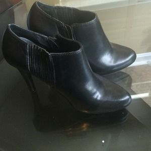 Gorgeous black booties