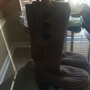 💢REDUCED💢 AUTHENTIC ✨GREY UGGs!