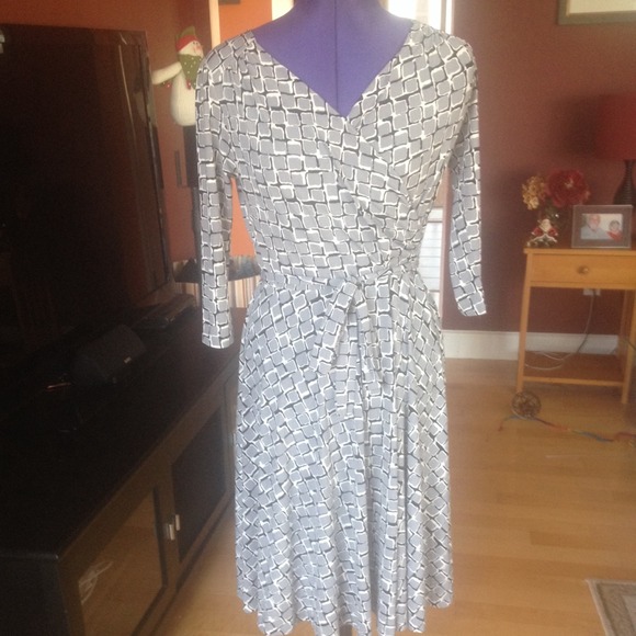 apt. 9 Dresses & Skirts - Gray, black, and white petite dress