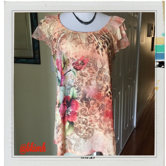 B.L.E.U. Tops - ⏬🎀HP🎀BLEU Flutter sleeve top with beading