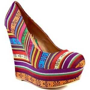 Size 8 Steve Madden multicolor Pammyy wedges!