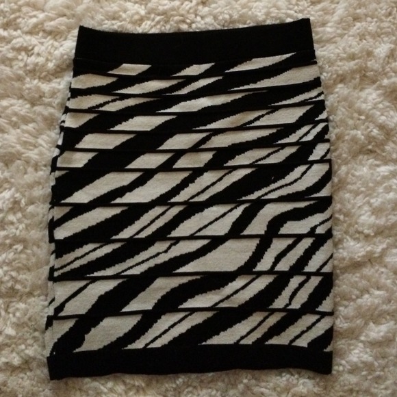 High waisted skin tight black and white skirt
