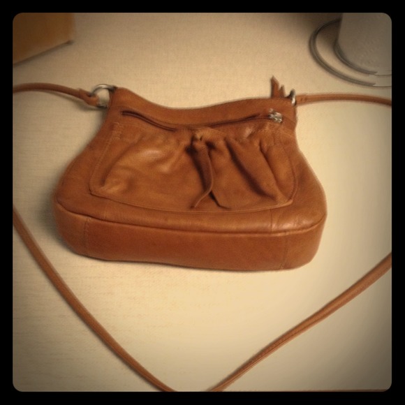 A brown Fossil crossover purse.