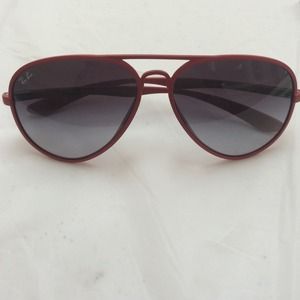Red frame Rayban aviators