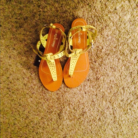 ❌SOLD❌Yellow sandals NWT