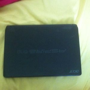🔥🔥FLASH SALE🔥🔥 Netbook (needs to be fixed up)