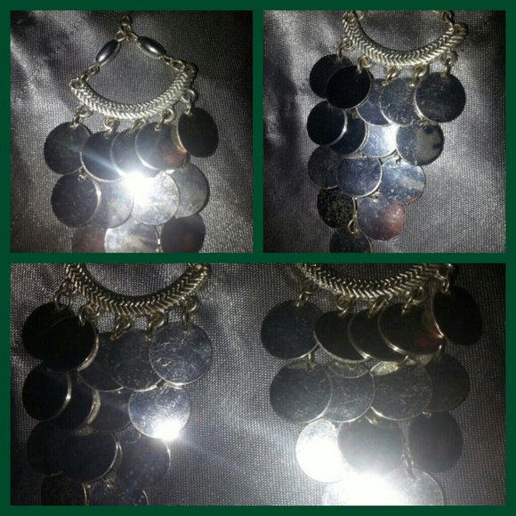 Circle dangling earrings