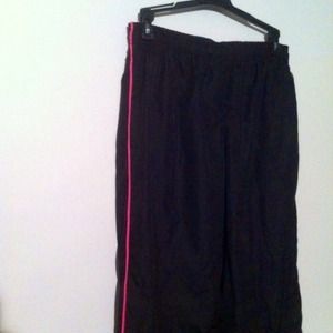👜 Black and hot pink wind pants