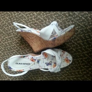 Cute butterfly print white wedges