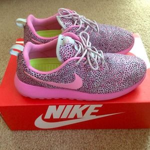 Pink/Violet/Wolf Grey Print Roshe Run