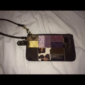 💯 Authentic animal print patterned coach wristlet