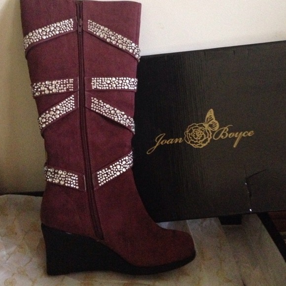 Brand new sparkling suede boot