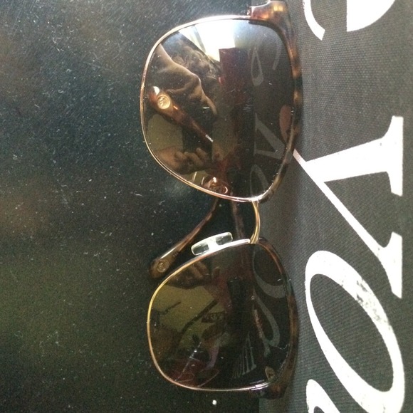 Semi new Michael Kors Sunglasses - Picture 2 of 4
