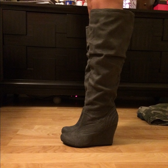 New suede grey boots never worn!