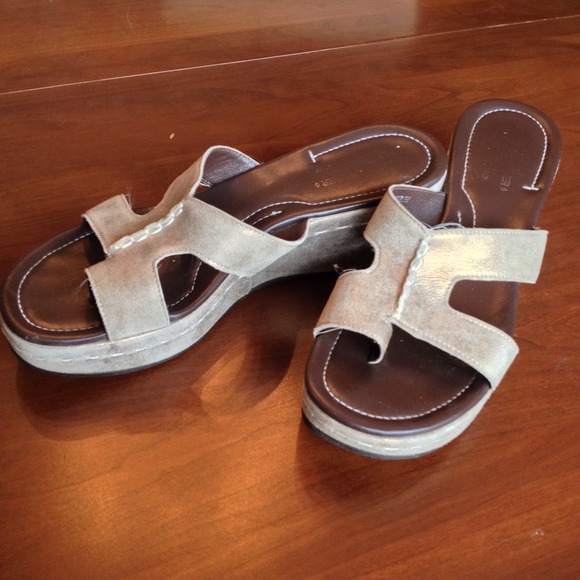 Donald J. Pliner platform sandals