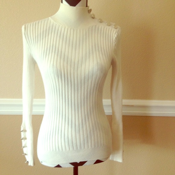 Sweaters - Cute white sweater☃