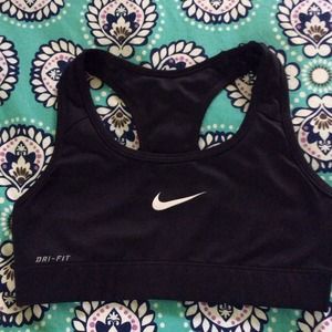 Nike sports bra (BLACK)