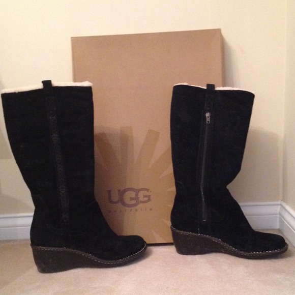 UGG Boots - UGG boots.💟discount today for shipping ad vantage