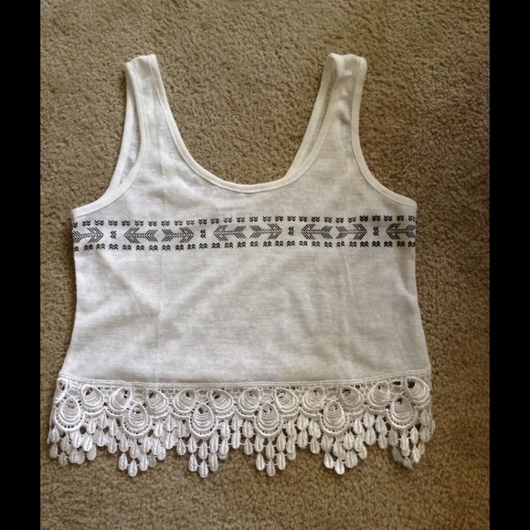 Sold in bundle! White Tank - Picture 2 of 4