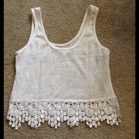 Sold in bundle! White Tank - Picture 3 of 4