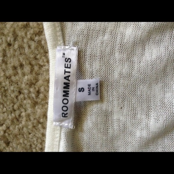 Sold in bundle! White Tank - Picture 4 of 4