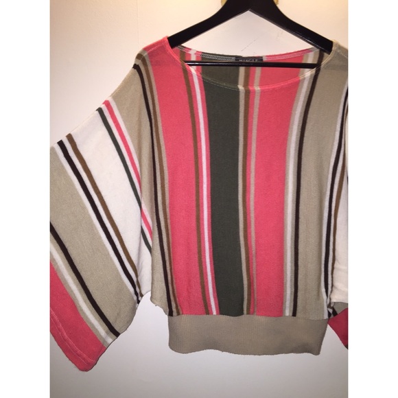 ✖️ SOLD IN BUNDLE ✖️ - Picture 2 of 3